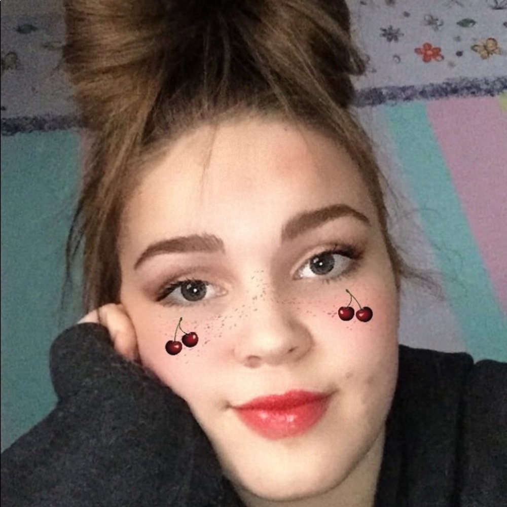 Meet your Posher, Ayvah